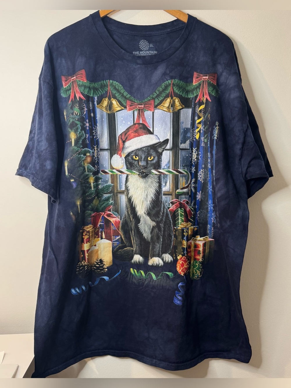The Mountain Men's 2XL Santa Paws Cat Classic Cotton T-Shirt navy blue santa hat